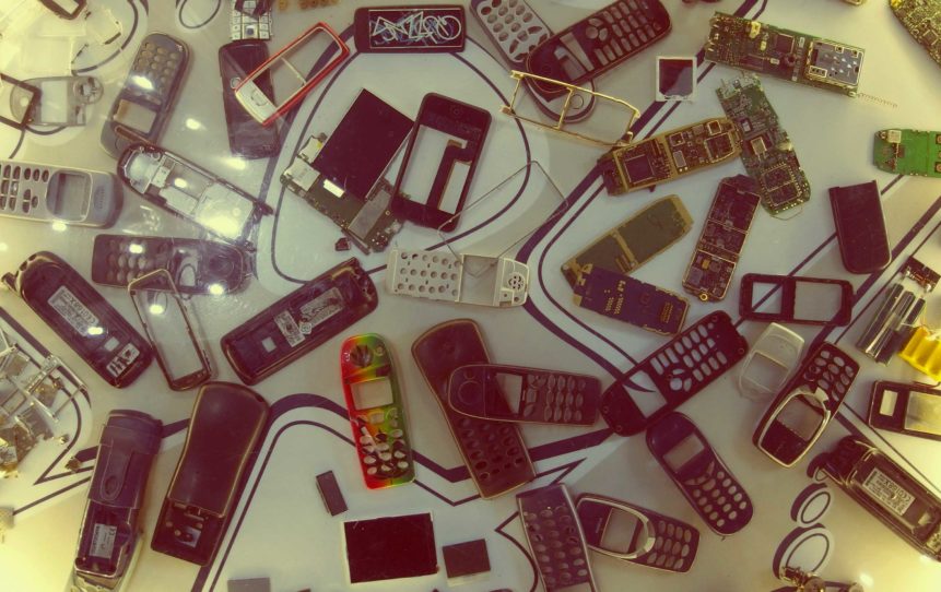 old-mobile-phones-861x542